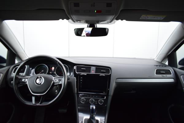 Volkswagen e-Golf e-Golf 100kw Carplay Priv/Glass Ecc Cruise/Adaptive