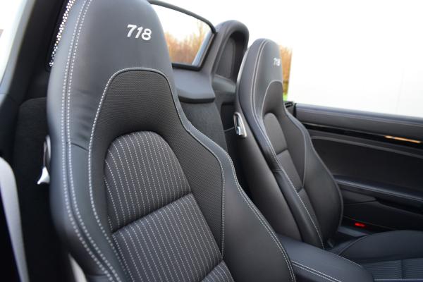 Porsche 718 Boxster 2.0 T Sport Chrono Plus Design/pakket Bose 12000km! Arctic Grey