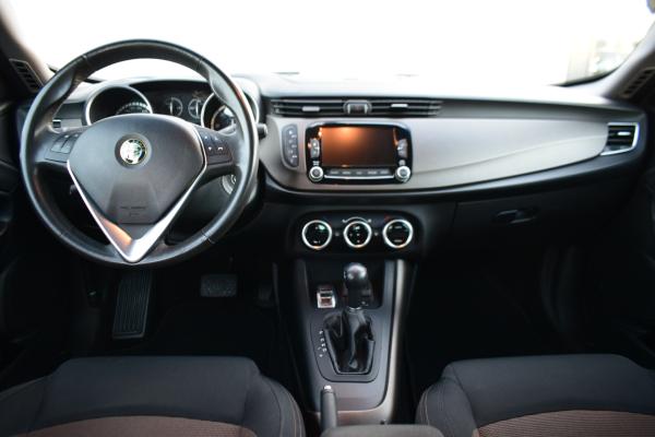 Alfa Romeo Giulietta 2.0 JTDm Distinctive Led Navi Priv/Glass