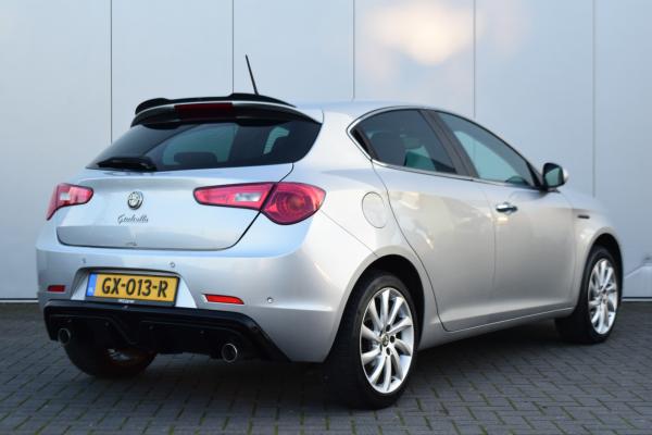Alfa Romeo Giulietta 2.0 JTDm Distinctive Led Navi Priv/Glass