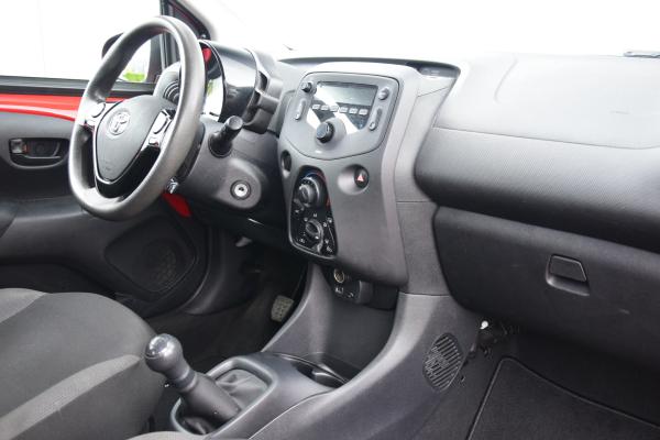 Toyota Aygo 1.0 VVT-i x-fun Airco Audio/Bluetooth Led