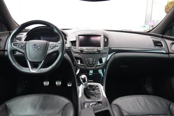 Opel Insignia 2.0 T Cosmo 4x4 Opc-Line Leer/Verwarmd Navi/Camera Trekhaak/afneembaar