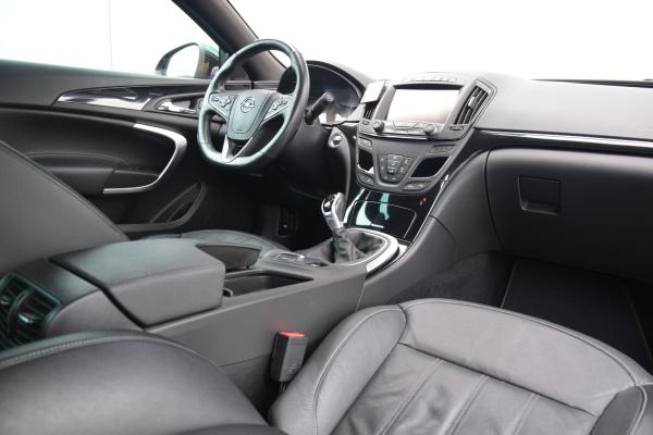 Opel Insignia 2.0 T Cosmo 4x4 Opc-Line Leer/Verwarmd Navi/Camera Trekhaak/afneembaar