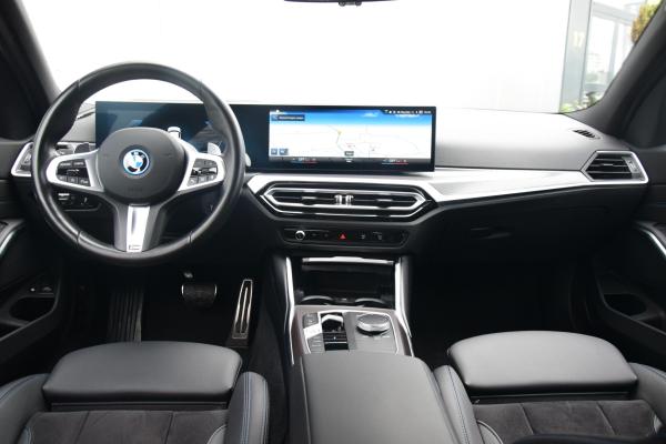 BMW 3 Serie Touring 320e M-Sportpakket HU Camera Led Innovation/pack Driver/assist Parelmoer/metallic