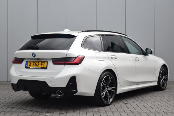 BMW 3 Serie Touring 320e M-Sportpakket HU Camera Led Innovation/pack Driver/assist Parelmoer/metallic
