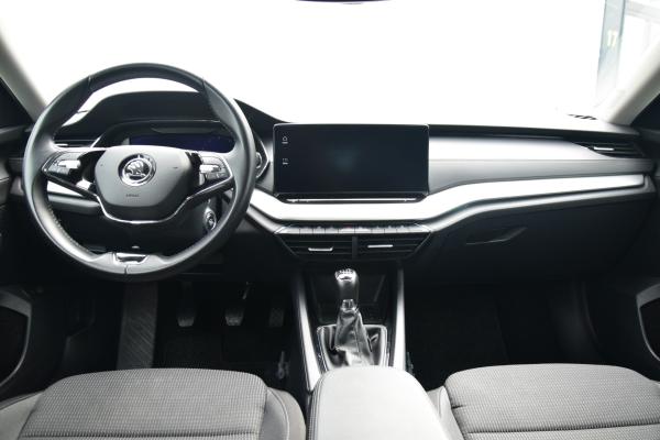 Škoda Octavia Combi 1.0 TSI Business Edition Led Navi/Dab/Carplay Priv/Glass
