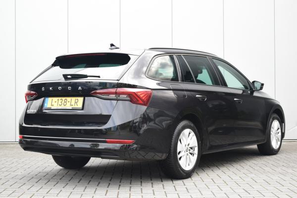 Škoda Octavia Combi 1.0 TSI Business Edition Led Navi/Dab/Carplay Priv/Glass