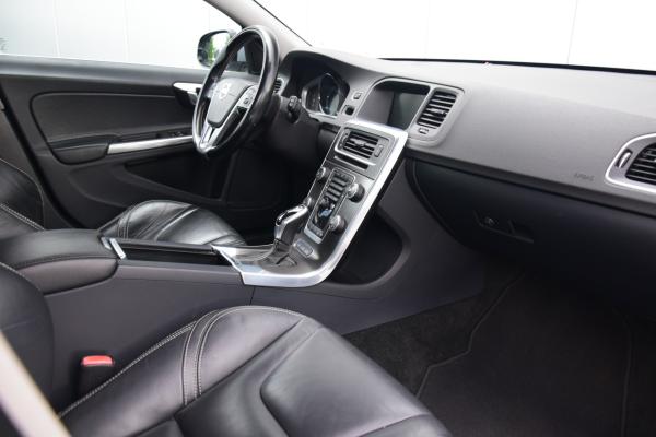 Volvo V60 2.4 D6 AWD Plug-In Hybrid Summum