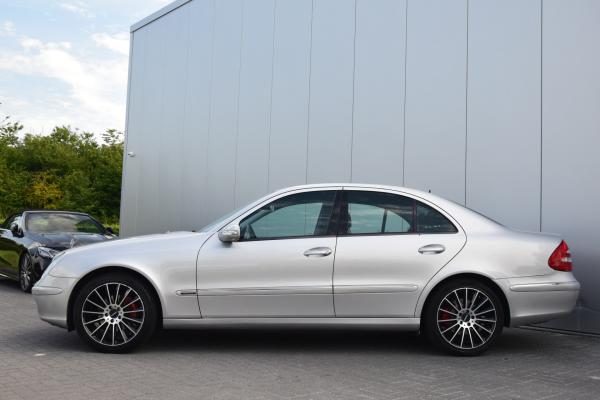 Mercedes-Benz E-Klasse 200 K. Elegance Xenon Navi Ecc Cruise Pdc Trekhaak