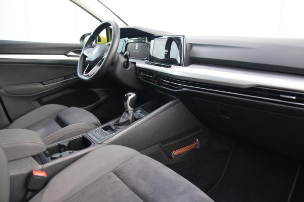 Volkswagen Golf 2.0 TDI Life Business Pano/dak Priv/Glass Stoelverwarming 19' R-LMV