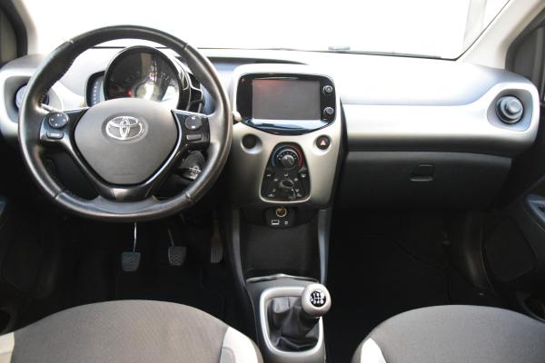 Toyota Aygo 1.0 VVT-i x-play Airco Navi/Camera