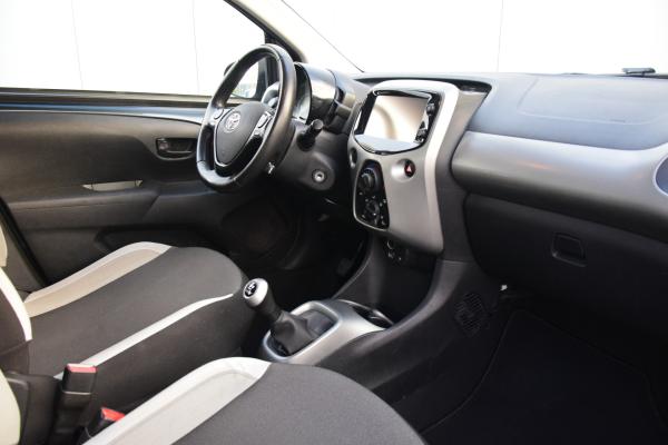Toyota Aygo 1.0 VVT-i x-play Airco Navi/Camera