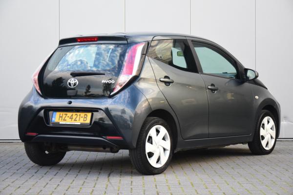 Toyota Aygo 1.0 VVT-i x-play Airco Navi/Camera