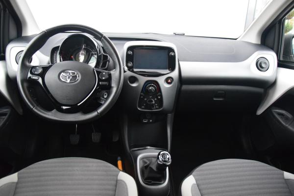 Toyota Aygo 1.0 VVT-i x-play Audio/Dab/Camera