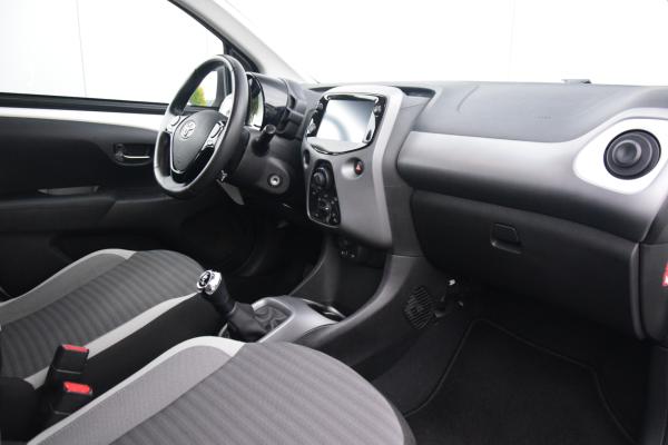 Toyota Aygo 1.0 VVT-i x-play Audio/Dab/Camera