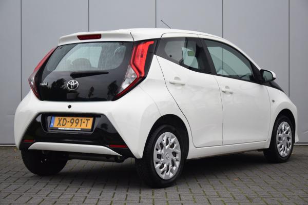 Toyota Aygo 1.0 VVT-i x-play Audio/Dab/Camera