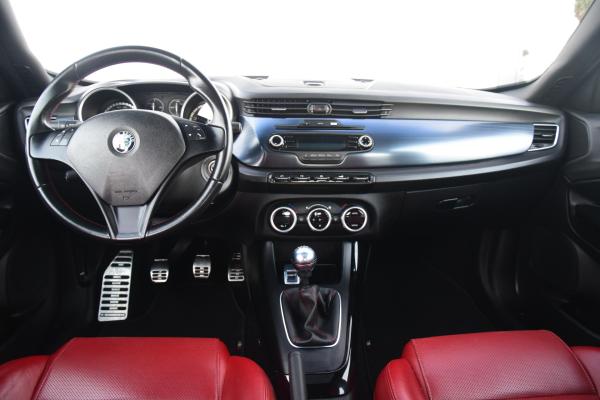 Alfa Romeo Giulietta 1.4 T Distinctive Pano/schuifdak Leer 18' Pack/Sport