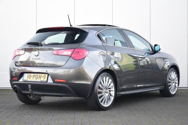 Alfa Romeo Giulietta 1.4 T Distinctive Pano/schuifdak Leer 18' Pack/Sport