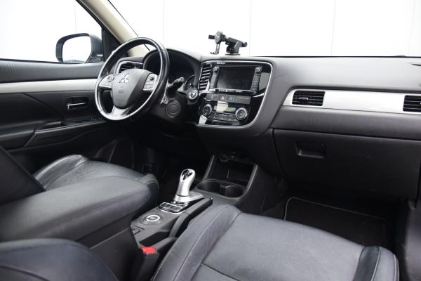Mitsubishi Outlander 2.0 PHEV Instyle+ VERKOCHT