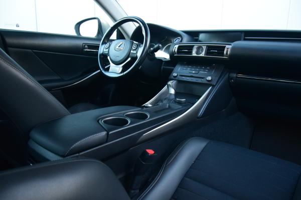 Lexus IS 300h Hybrid Sport Edition 25th Navi/Camera Schuifdak Stoelverwarming
