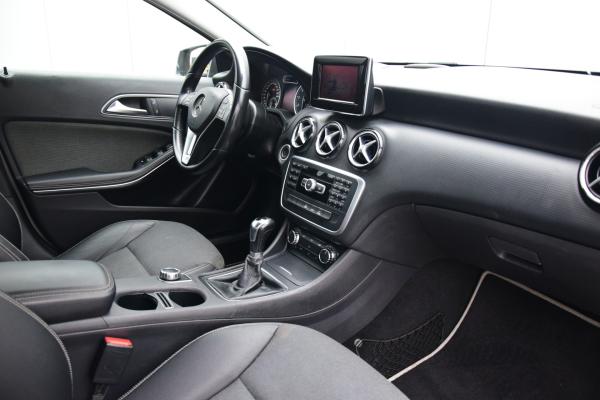 Mercedes-Benz A-Klasse 180 Edition Navigatie Style-Licht/zichtpakket Bi-Xenon 18'LMV