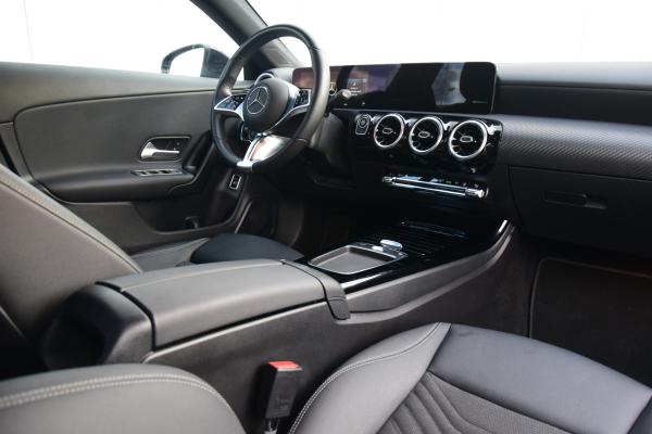 Mercedes-Benz CLA-Klasse Shooting Brake 250 e Star Edition Led Stoelverwarming 27dkm! Trekhaak/wegklapbaar