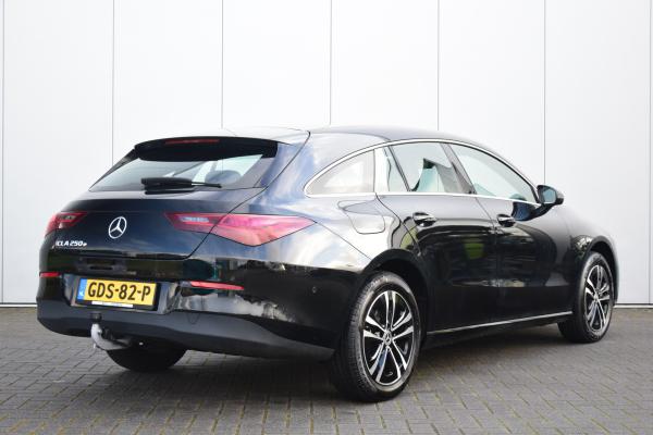 Mercedes-Benz CLA-Klasse Shooting Brake 250 e Star Edition Led Stoelverwarming 27dkm! Trekhaak/wegklapbaar