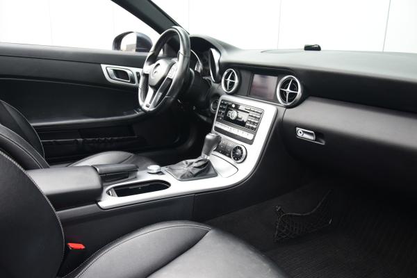 Mercedes-Benz SLK 200 Automaat Airscarf Leer/Verwarmd Pano Carplay