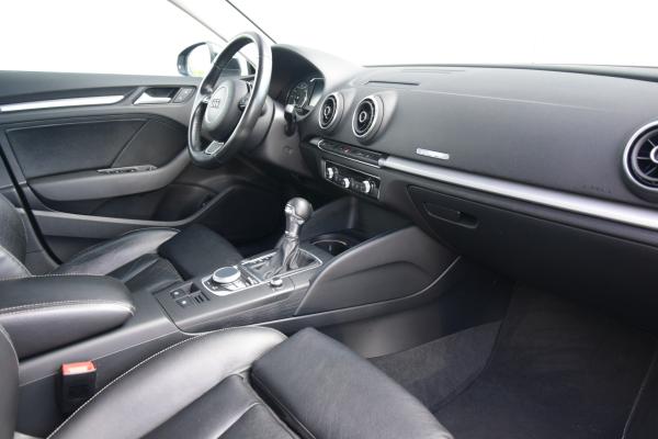 Audi A3 Sportback 1.4 e-tron PHEV Ambition Pro Line plus Leer/Sportstoelen Led