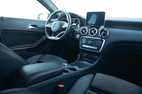 Mercedes-Benz A-Klasse 180 Ambition AMG Line Led Priv/Glass Licht/Zichtpakket 60dkm!