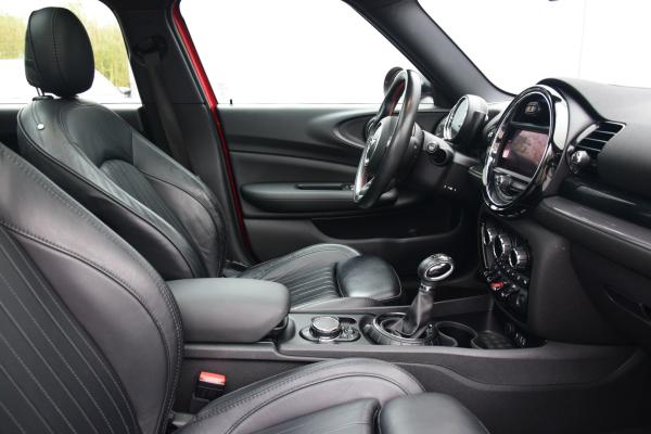 MINI Clubman 1.5 Cooper Chili Business Plus JCW Chilli/pakket Leer/Verwarmd Pano/dak
