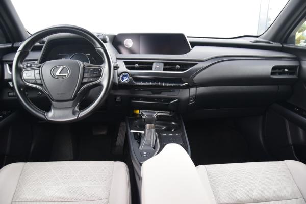 Lexus UX 250h Luxury Line Leer/Verwarmd Navi/Camera Led Priv/Glass