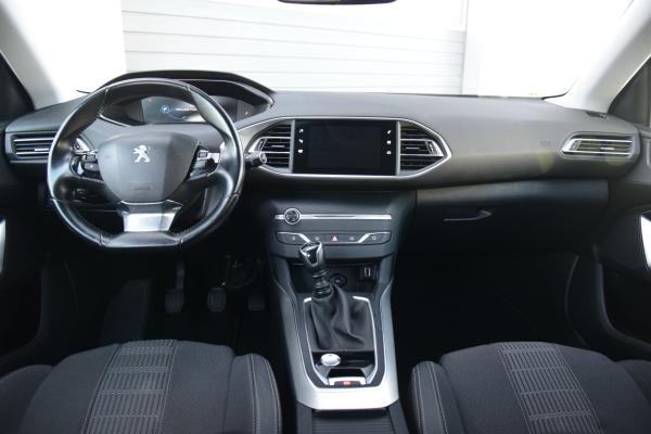 Peugeot 308 SW 1.2 PureTech Allure Pack Navi/Carplay Priv/Glass Pdc Trekhaak