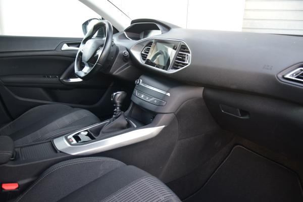 Peugeot 308 SW 1.2 PureTech Allure Pack Navi/Carplay Priv/Glass Pdc Trekhaak