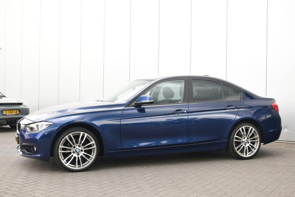 BMW 3 Serie 318i Executive Priv/Glass Navi Led 18'LMV
