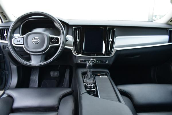 Volvo V90 2.0 T4 Momentum Business/Parkeer/Winterline/pakket
