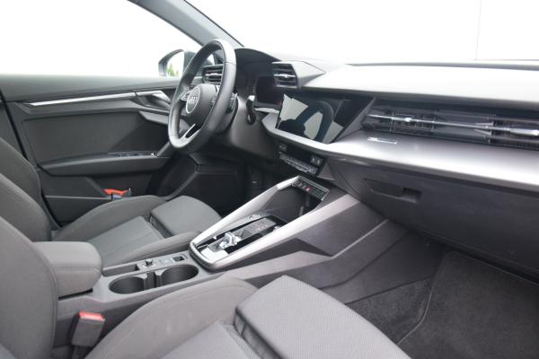 Audi A3 Limousine 30 TFSI Advanced edition Digi/Cockpit Led Navi/Carplay Trekhaak/afneembaar