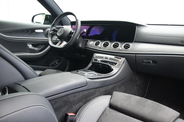 Mercedes-Benz E-Klasse 300 e 4MATIC AMG Line Camera/360 Schuifdak Sportstoelen/Verwarmd Digi/Cockpit