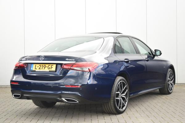 Mercedes-Benz E-Klasse 300 e 4MATIC AMG Line Camera/360 Schuifdak Sportstoelen/Verwarmd Digi/Cockpit