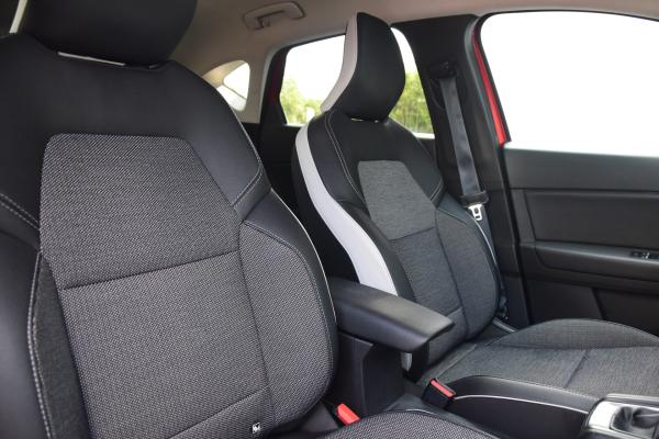 Renault Captur 1.0 TCe 100 Intens Led Navi/Carplay/Dab Trekhaak