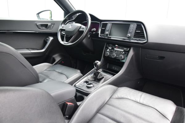 SEAT Ateca 1.5 TSI Xcellence Business Intense Pano Camera/360 Leer/Verwarmd Led Trekhaak/wegklapbaar