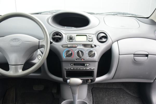 Toyota Yaris 1.3-16V VVT-i Sol Automaat Airco 102dkm!