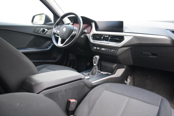 BMW 1-serie 116i Navi/Carplay Led/Pack Ecc Cruise Pdc Trekhaak/afneembaar