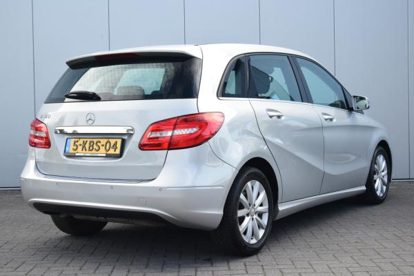 Mercedes-Benz B-Klasse 180 Ambition Automaat Bi-Xenon Navi Trekhaak/afneembaar 73dkm!