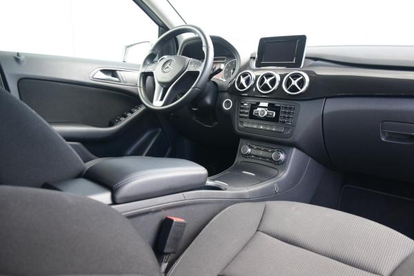 Mercedes-Benz B-Klasse 180 Ambition Automaat Bi-Xenon Navi Trekhaak/afneembaar 73dkm!