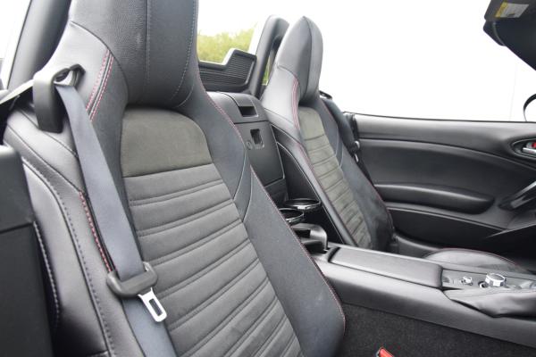 Fiat 124 Spider 1.4 MultiAir Turbo Abarth Pack/Premium Keyless Camera Leer/Alcantara/Verwarmd