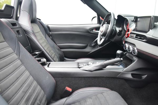 Fiat 124 Spider 1.4 MultiAir Turbo Abarth Pack/Premium Keyless Camera Leer/Alcantara/Verwarmd