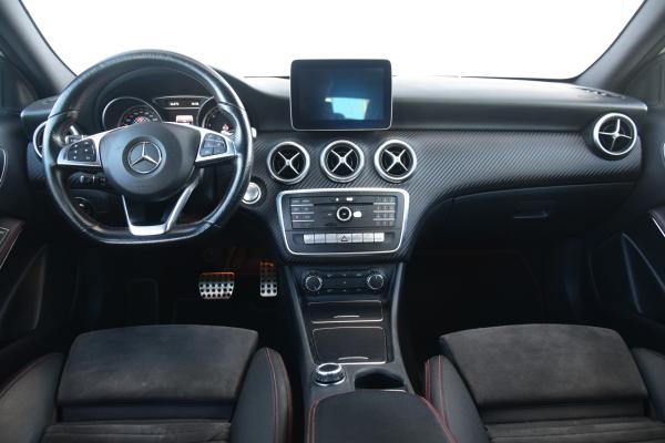 Mercedes-Benz A-Klasse 180 Business Solution AMG Navi Led Stoelverwarming