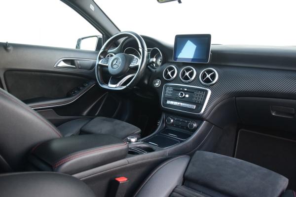 Mercedes-Benz A-Klasse 180 Business Solution AMG Navi Led Stoelverwarming